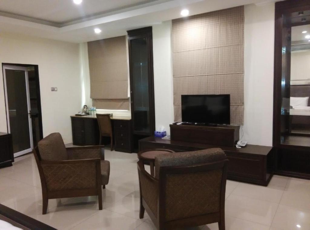 Capital O 90653 Maxwell Inn Boutique Hotel 타이핑 외부 사진